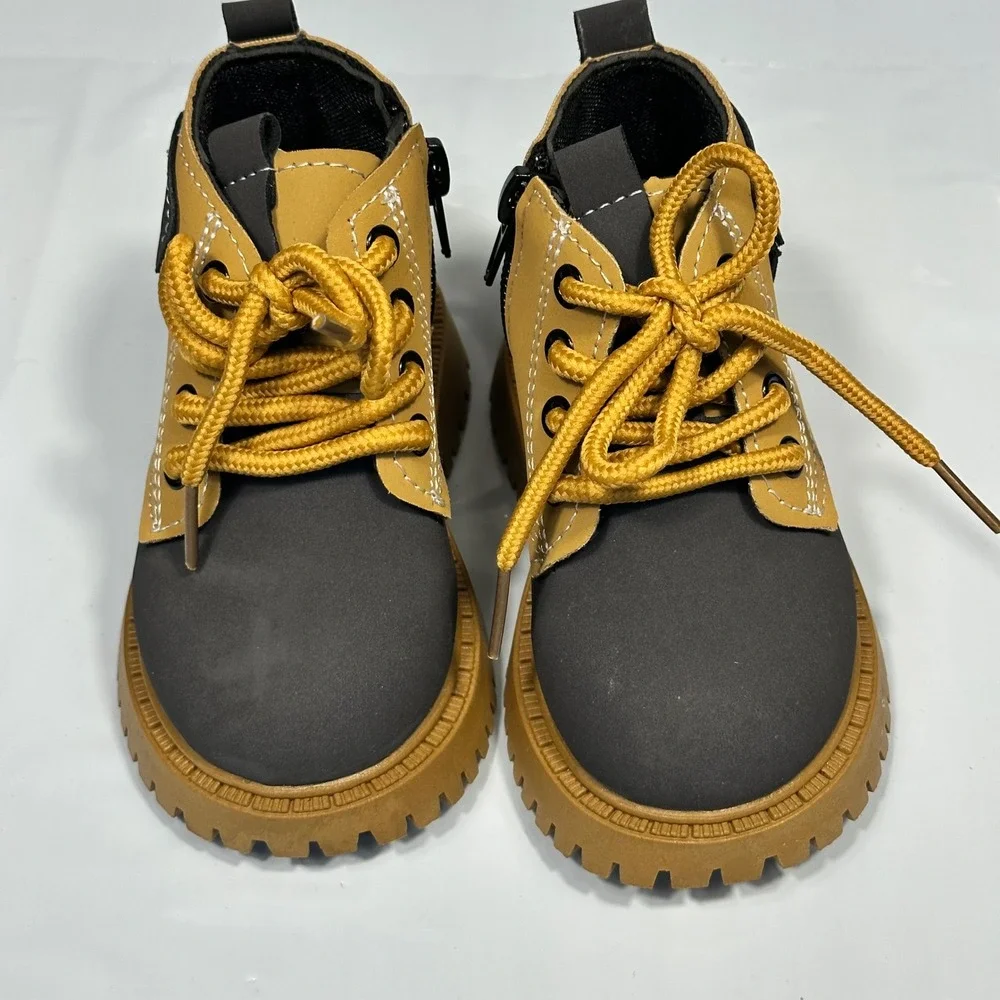 Wu Qing Qun Combat Boots Kids Size 5.5 Yellow Grey‎ Lug Sole Zipper Excellent
